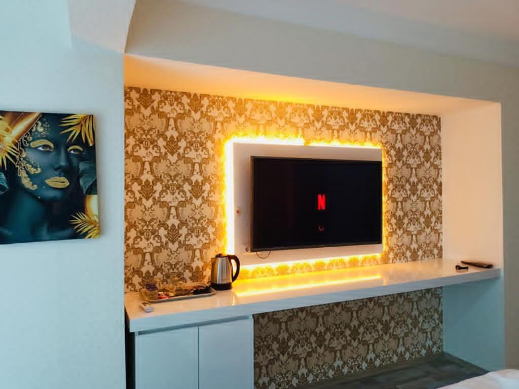 Rose Suite & Hotel Бююкчекмедже Экстерьер фото